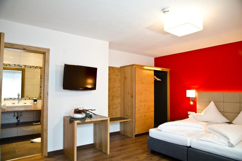 Hotel Garni Alpenland Ischgl Room photo